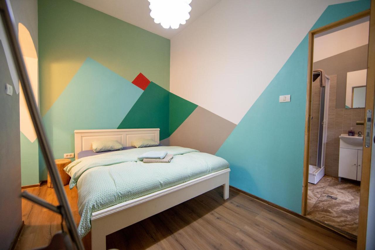 Hostel Cornel تيميشورا المظهر الخارجي الصورة