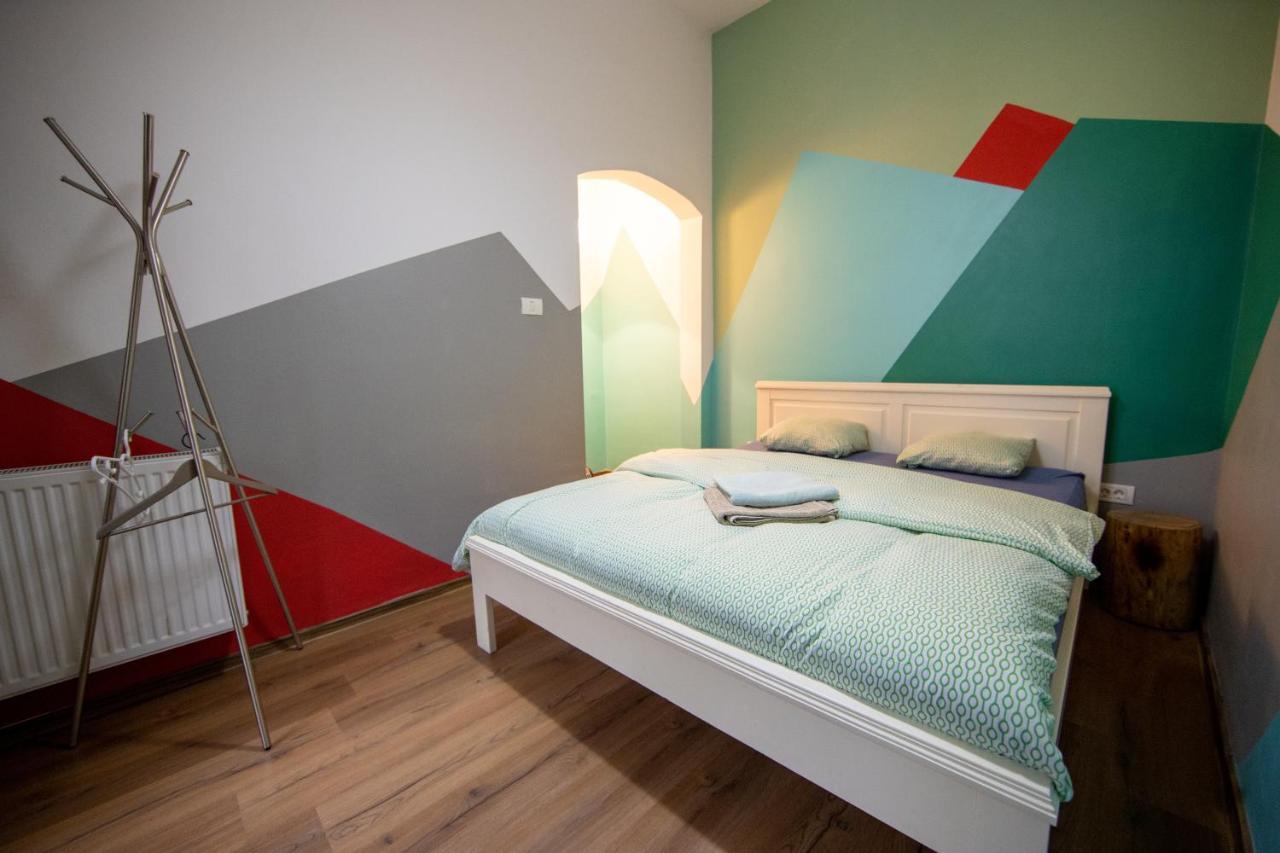 Hostel Cornel تيميشورا المظهر الخارجي الصورة