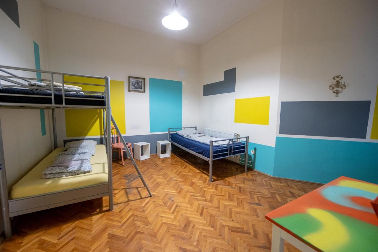 Hostel Cornel تيميشورا المظهر الخارجي الصورة