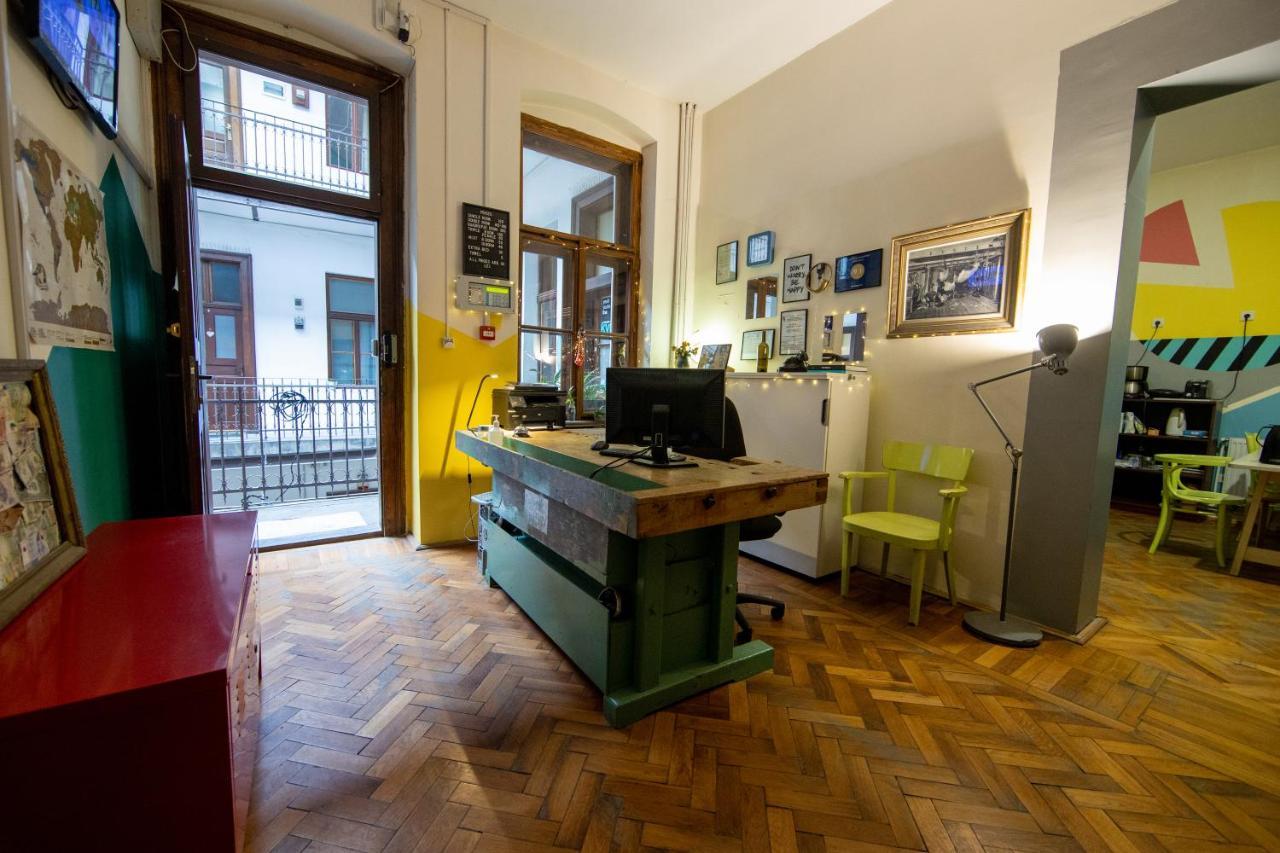 Hostel Cornel تيميشورا المظهر الخارجي الصورة