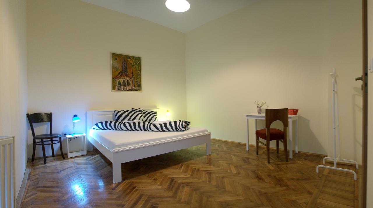 Hostel Cornel تيميشورا المظهر الخارجي الصورة